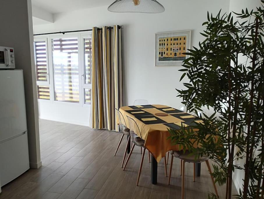 Appartement Climatise Au Coeur De La Provence Lac Et Parcs D'Attractions 10Mn Avignon 蒙特 外观 照片